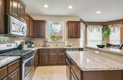 Austin House | Cozy SE Austin gem — near downtown, perfect for work, business, or family fun!