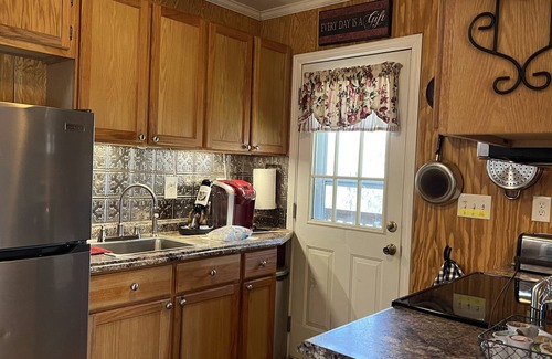 Mocksville Cabin | Cozy Secluded Cabin on 50 Acre Horse Ranch