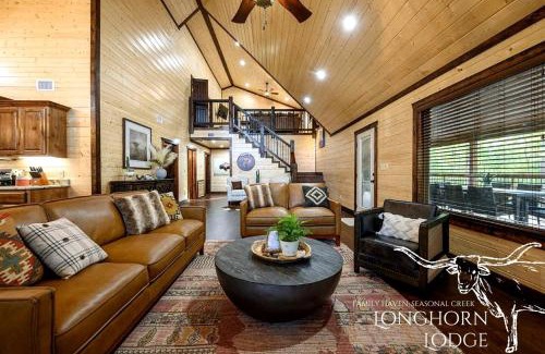 Pickens House | Cozy Secluded Cabin with Hot Tub in Broken Bow, Oklahoma