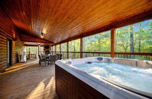 Pickens House | Cozy Secluded Cabin with Hot Tub in Broken Bow, Oklahoma