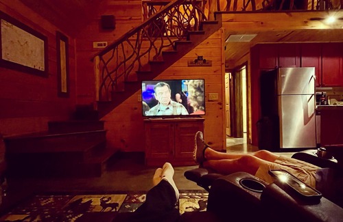Rabun Gap Cabin | Cozy secluded creekside cabin, wood burning fireplace, seasonal Mountain Views.