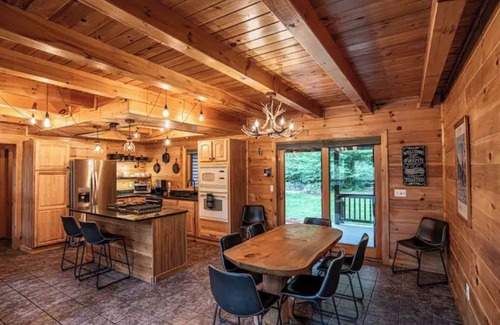 Jay Cabin | Cozy Secluded Lodge ~ Hottub/Pool/Sauna/Gameroom