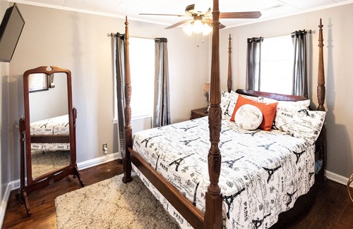 Garden City Cottage | Cozy Second Floor Cottage House 7mins from downtown Savannah