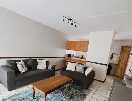 Langenhoven Park Apartment | Cozy secure apartment