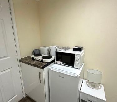 Grays Apartment | Cozy Self-Contained Studio
