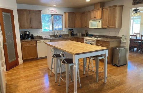 Wishon Cottage | Cozy Seven Pines Cottage - 3br 2bath - Yosemite & Bass Lake - forest home base