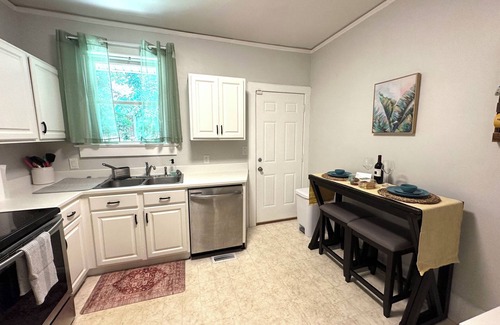 Shandon House | Cozy Shandon Downtown Bungalow