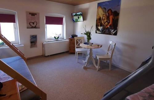 Rabenholz Bed & Breakfast | Cozy shared room Marry on the horse farm