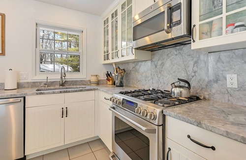 Silver Beach House | Cozy Shelter Island all season Rental