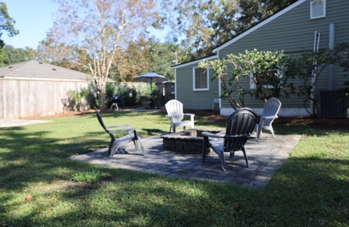 Mount Pleasant House | Cozy Shem Creek/Old Mount Pleasant Cottage