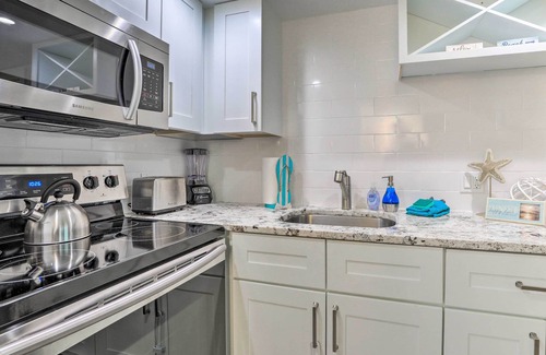 Siesta Key Village Apartment | Cozy Siesta Key Dream Inn Rental < 1/2 Mi to Beach