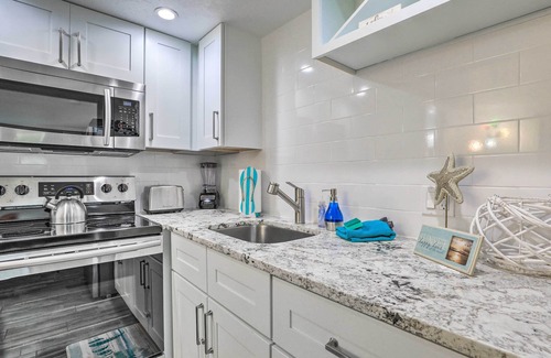 Siesta Key Village Apartment | Cozy Siesta Key Dream Inn Rental < 1/2 Mi to Beach