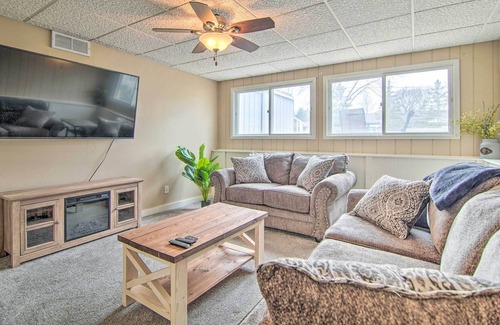 Salem Lakes House | Cozy Silver Lake Retreat w/ Private Hot Tub!