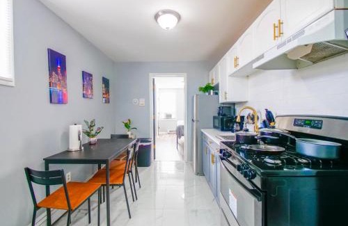 The Heights Apartment | Cozy & Simple 2-Bedroom unit minutes to NYC
