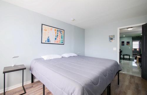 The Heights Apartment | Cozy & Simple 2-Bedroom unit minutes to NYC