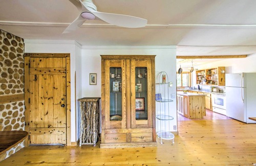 Sister Bay House | Cozy Sister Bay Getaway in Converted Barn!