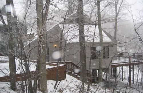 Pedlars Edge House | COZY SKI COTTAGE-SKI IN SKI OUT