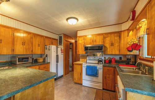 Bethel House | Cozy Ski Home w/Fireplace 7 Min. to the Slopes!