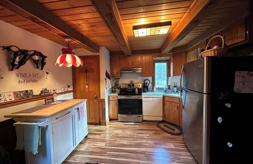 Stratton and Bromley Ski Areas House | Cozy Ski Lodge in Manchester, VT