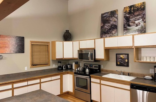 Baldy Mountain Resort | Cozy ski retreat in Breckenridge, Pet-friendly, unmatched view of Five peaks.
