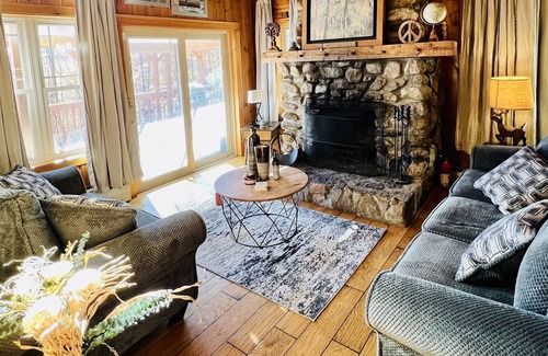 Milan House | Cozy Ski Retreat with Mountain Views