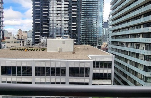 Fashion District Apartment | Cozy sky-view 2-bedroom condo, 12 mins from CN Tower & Ripley’s Aquarium! n