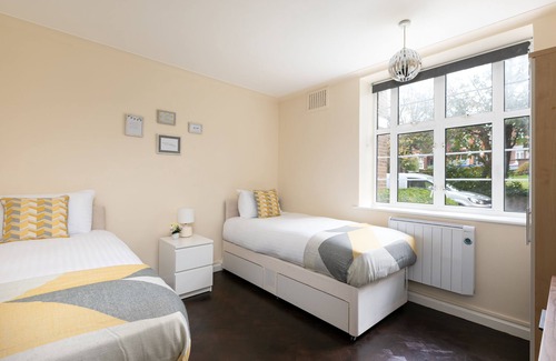 Fortis Green Apartment | Cozy Skyvillion Apartment