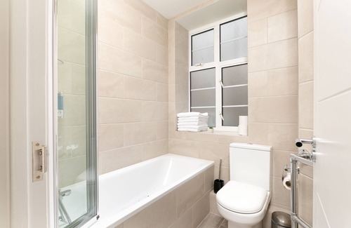 Fortis Green Apartment | Cozy Skyvillion Apartment