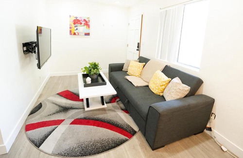 Wilshire Apartment | cozy small 2 bedroom in Koreatown/Hollywood