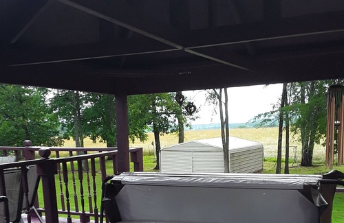 Crossville Cabin | Cozy small cabin in quiet, secluded area, with remarkable mountain view