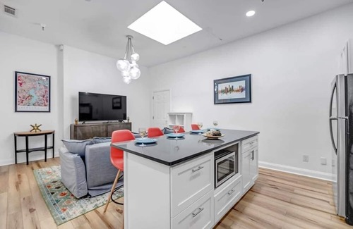 Springfield Apartment | Cozy SMB Themed Apt in the Heart of Historic SPR!