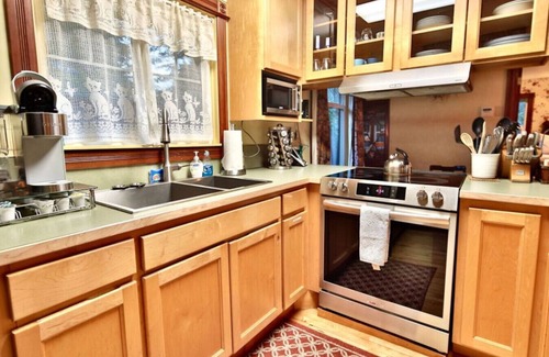 Beaver Apartment | Cozy Sol Duc River Riverfront Retreat w/Hot Tub