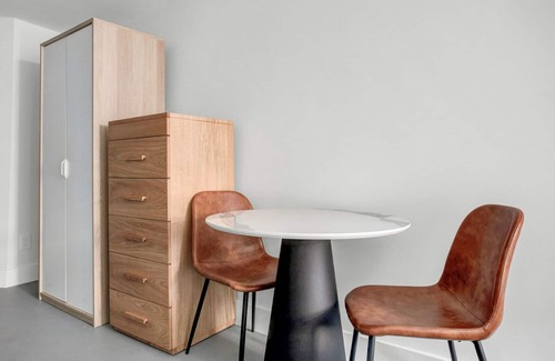 Columbus Apartment | Cozy South End Studio near T, Shops + Dining, by Blueground