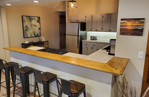 South Haven Cottage | Cozy South Haven Cottage. Walkable to beach. Family and pet friendly!