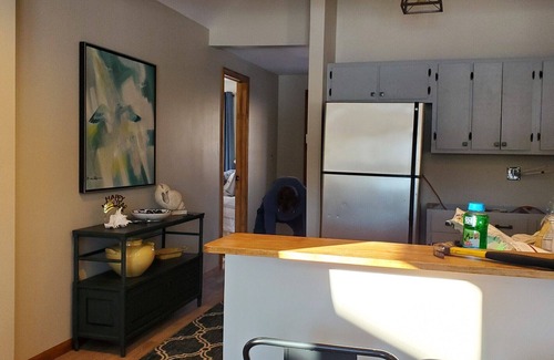 South Haven Cottage | Cozy South Haven Cottage. Walkable to beach. Family and pet friendly!