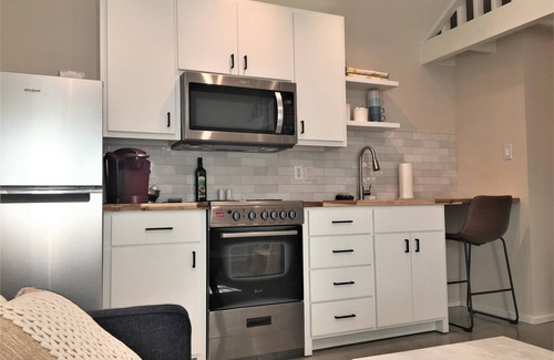 Fort Worth Apartment | Cozy Southside Studio & Loft with full amenities & close to several hot spots!