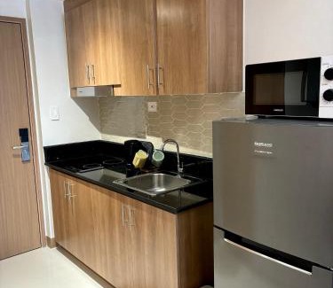 Pio del Pilar Apartment | Cozy Space in Makati - Margareth Suite