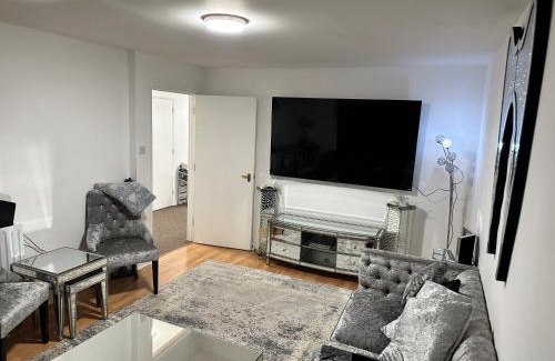 London Borough of Ealing Apartment | Cozy spacious 1 bedroom flat