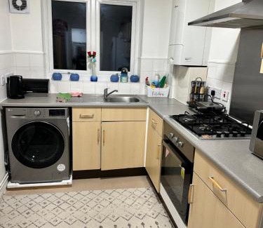 London Borough of Ealing Apartment | Cozy spacious 1 bedroom flat