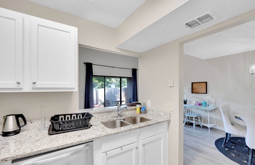 Arlington Apartment | Cozy spacious 2 bedrooms 2 bathrooms near beach