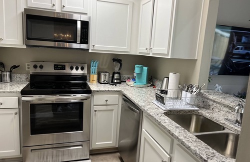 Arlington Apartment | Cozy spacious 2 bedrooms 2 bathrooms near beach
