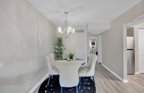 Arlington Apartment | Cozy spacious 2 bedrooms 2 bathrooms near beach