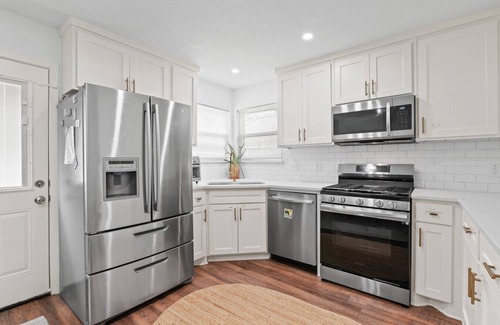 Haltom City House | Cozy, Spacious & Allergy Friendly Retreat - 4BR