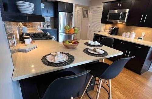 North Bergen Condo | Cozy, spacious, and modern home with quick, convenient NYC Commute & parking!