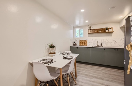 Highland Apartment | Cozy & spacious apartment walking distance to the best of Denver!