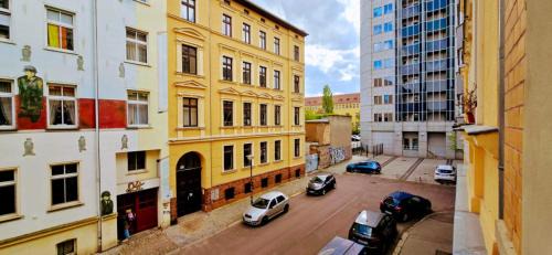 Halle House | Cozy spacious room near Halle Hbf w/ iPad, Netflix & Wi-Fi