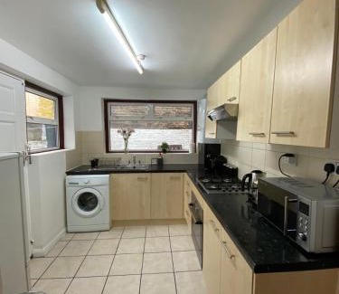 Larkhall House | Cozy & Spacious Double Room With King Bed 10 Mins To Central London