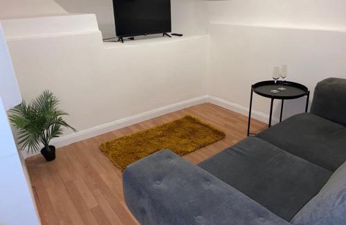 Larkhall House | Cozy & Spacious Double Room With King Bed 10 Mins To Central London