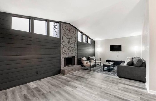 Morrow House | Cozy Spacious Haven Near ATL & Hartsfield-Jackson