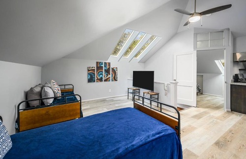 Neartown Apartment | Cozy & Spacious Montrose Retreat with 3BR Near Houston Attractions